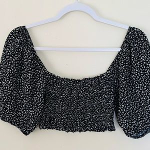 Forever 21 cropped top black/white flower print Size S